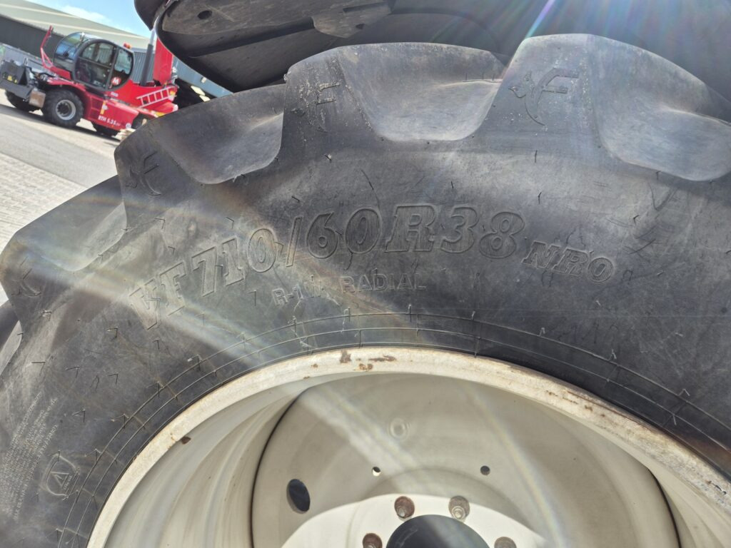 Farm tractor NEW HOLLAND T6080: picture 16