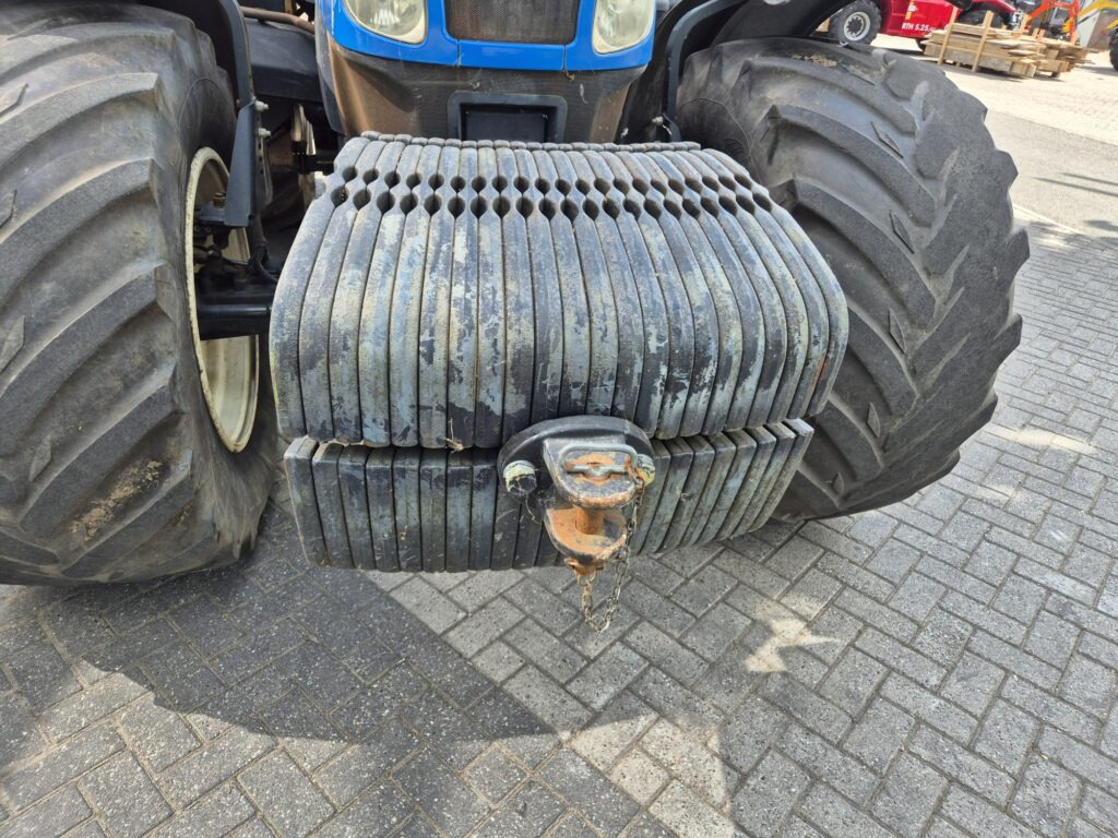 Farm tractor NEW HOLLAND T6080: picture 10