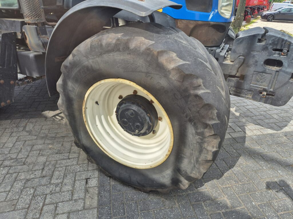 Farm tractor NEW HOLLAND T6080: picture 13