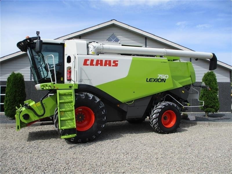 Claas LEXION 750 Gårdmaskine med V900 skærebord. - Combine harvester: picture 1 Claas LEXION 750 Gårdmaskine med V900 skærebord. - Combine harvester: picture 1