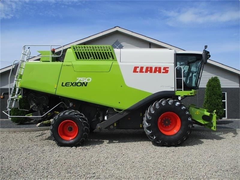 Claas LEXION 750 Gårdmaskine med kun 1480timer og V900 s - Combine harvester: picture 2 Claas LEXION 750 Gårdmaskine med kun 1480timer og V900 s - Combine harvester: picture 2