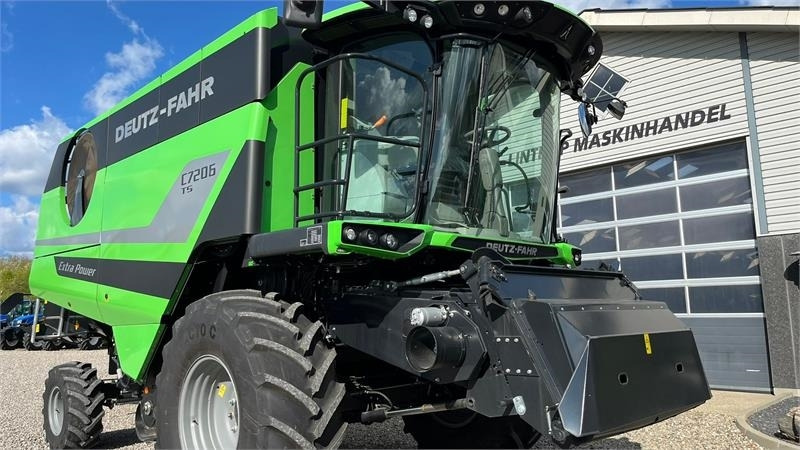 Deutz-fahr C7206 With 24feed - 7.2m header. New and unused Co - Combine harvester: picture 3 Deutz-fahr C7206 With 24feed - 7.2m header. New and unused Co - Combine harvester: picture 3