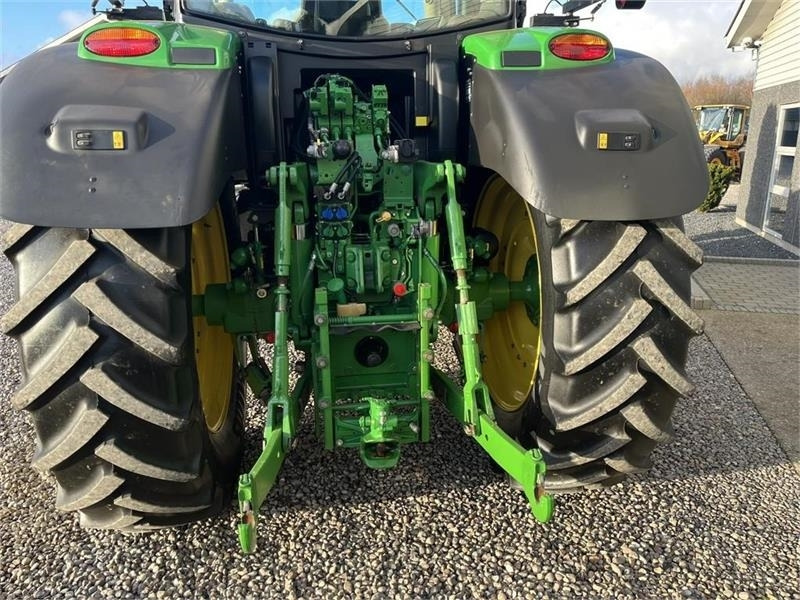 John Deere 6175R Med frontlift og frontPTO - Farm tractor: picture 5 John Deere 6175R Med frontlift og frontPTO - Farm tractor: picture 5