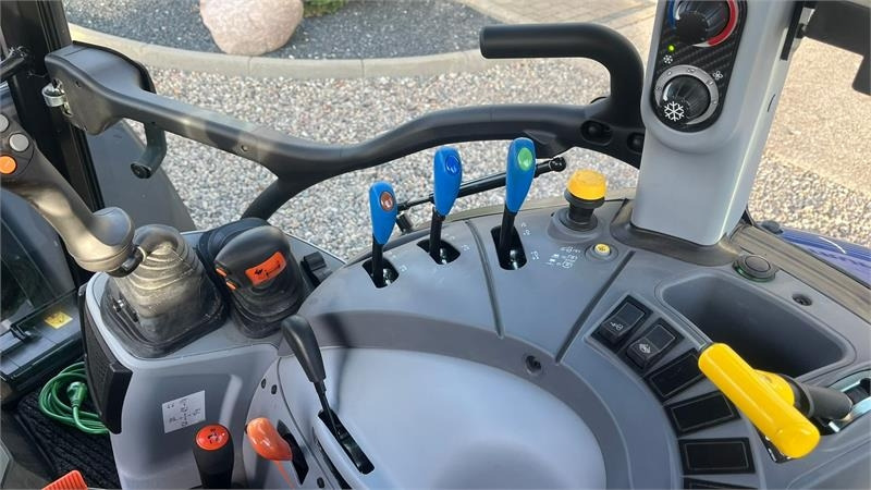 New Holland T5.100 Blue Power udstyrs model, med brede hjul, f - Farm tractor: picture 5 New Holland T5.100 Blue Power udstyrs model, med brede hjul, f - Farm tractor: picture 5