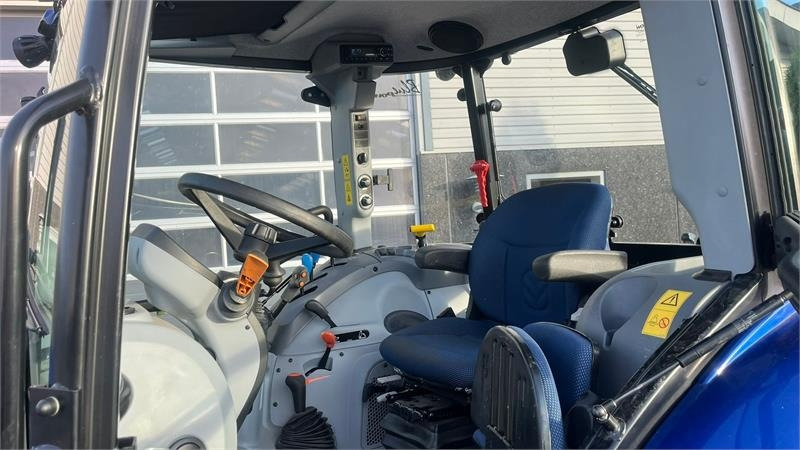 New Holland T5.100 Blue Power udstyrs model, med brede hjul, f - Farm tractor: picture 4 New Holland T5.100 Blue Power udstyrs model, med brede hjul, f - Farm tractor: picture 4