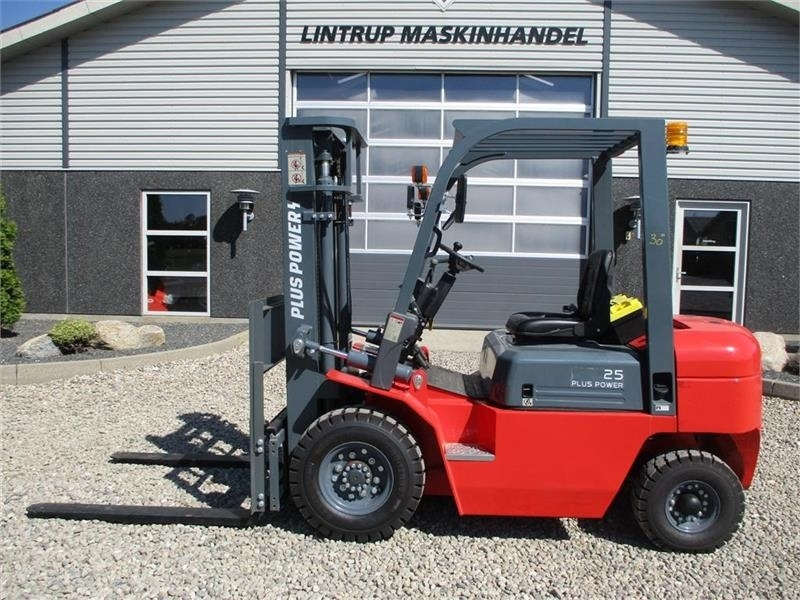 PlusPower 25 2500kg truck, med hydraulisk sideskif - Diesel forklift: picture 2 PlusPower 25 2500kg truck, med hydraulisk sideskif - Diesel forklift: picture 2
