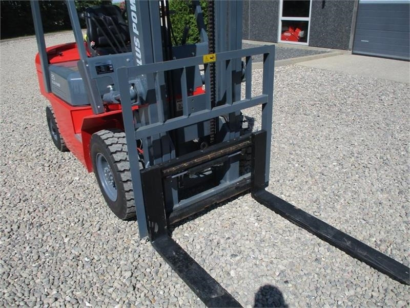 PlusPower 25 2500kg truck, med hydraulisk sideskif - Diesel forklift: picture 3 PlusPower 25 2500kg truck, med hydraulisk sideskif - Diesel forklift: picture 3