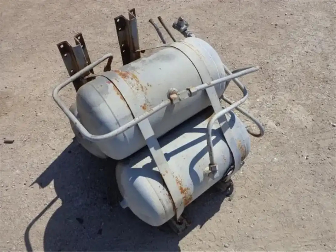 Volvo Airtanks From Volvo F88-F89  - Brake parts for Truck: picture 1 Volvo Airtanks From Volvo F88-F89  - Brake parts for Truck: picture 1