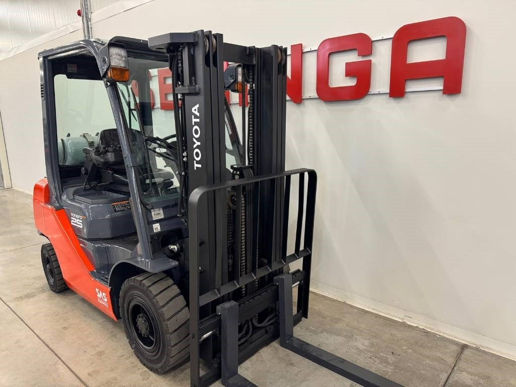 Toyota 10773 06-8FG25F - LPG forklift: picture 1 Toyota 10773 06-8FG25F - LPG forklift: picture 1
