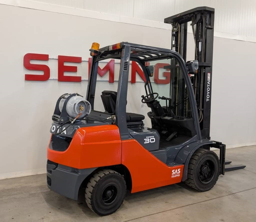 Toyota 10787 - 02-8FGF30 - LPG forklift: picture 3 Toyota 10787 - 02-8FGF30 - LPG forklift: picture 3