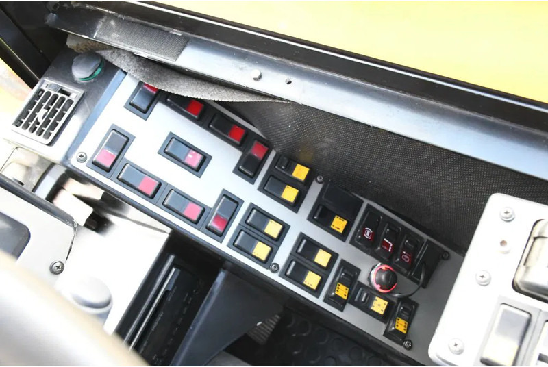 Demag AC60 CITY CLASS! Double cab!!8X8!! on lease Demag AC60 CITY CLASS! Double cab!!8X8!!: picture 8