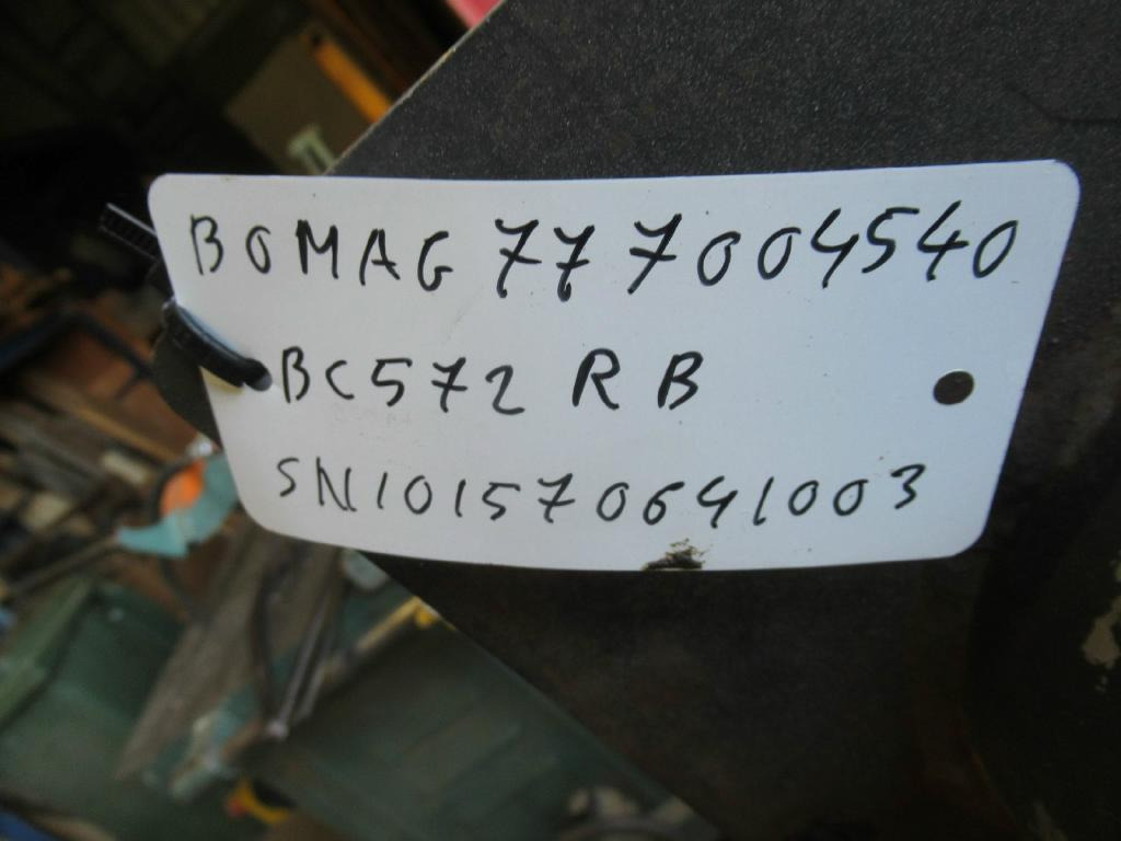 Bomag BC572RB - - Muffler for Construction machinery: picture 4 Bomag BC572RB - - Muffler for Construction machinery: picture 4