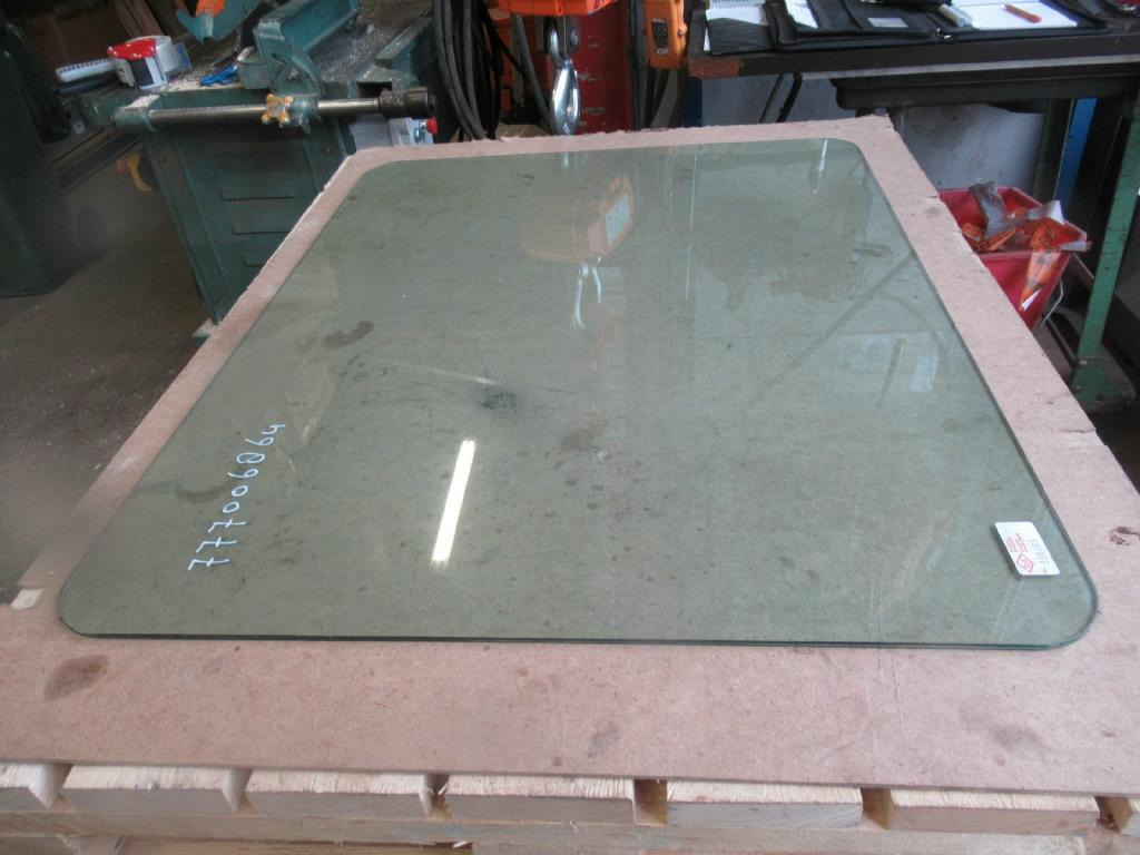 CNH 556001 - - Window and parts for Construction machinery: picture 2 CNH 556001 - - Window and parts for Construction machinery: picture 2
