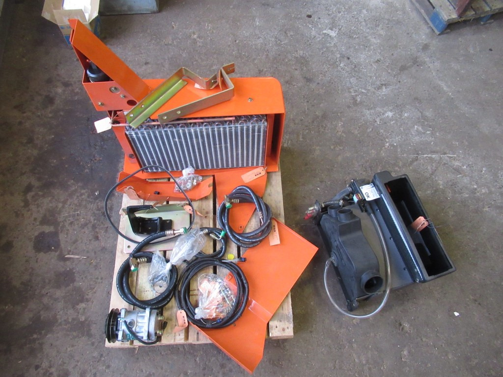 New A/C part for Construction machinery CNH 76070026 -: picture 6