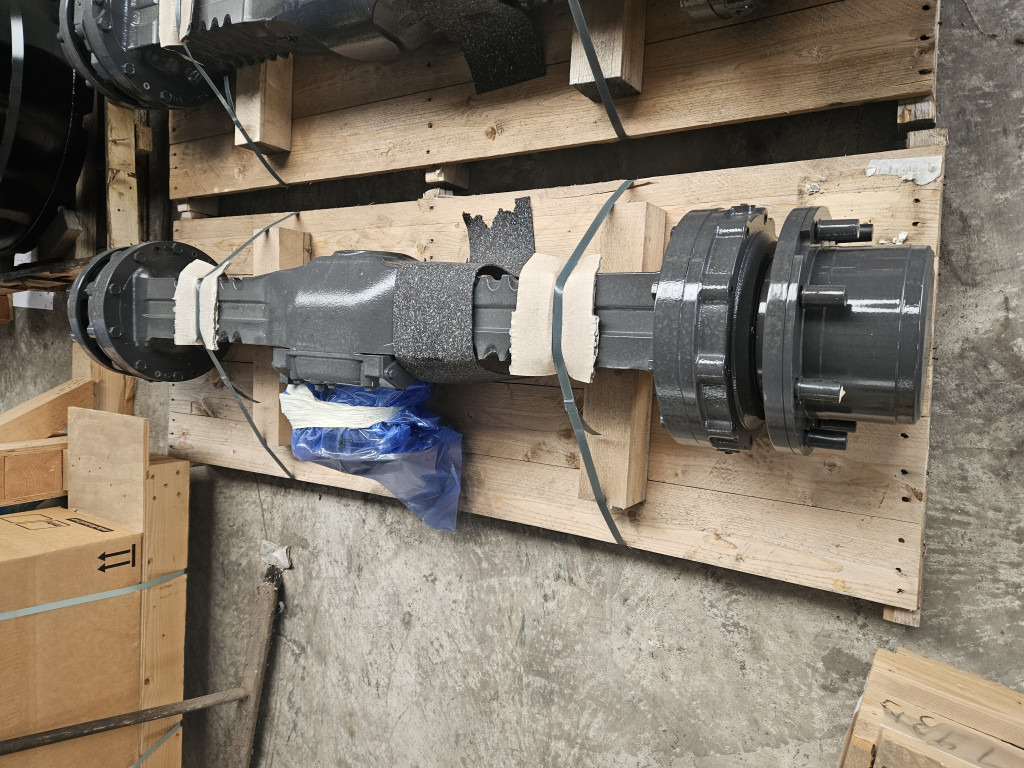 Case 48028549 - Front axle for Construction machinery: picture 1 Case 48028549 - Front axle for Construction machinery: picture 1