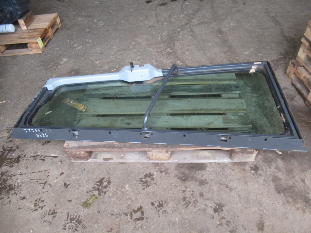 Case 75313426 - Door and parts for Construction machinery: picture 1 Case 75313426 - Door and parts for Construction machinery: picture 1
