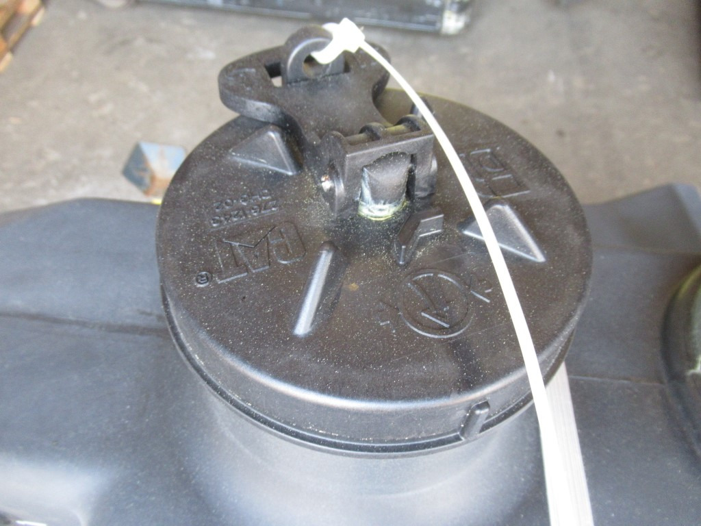 Caterpillar 2644759 - Fuel tank for Construction machinery: picture 5 Caterpillar 2644759 - Fuel tank for Construction machinery: picture 5