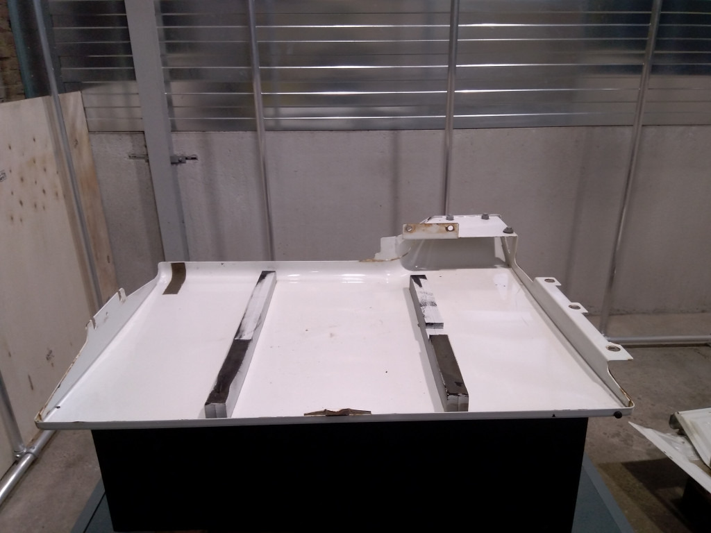 Caterpillar 324E - - Door and parts for Construction machinery: picture 1 Caterpillar 324E - - Door and parts for Construction machinery: picture 1