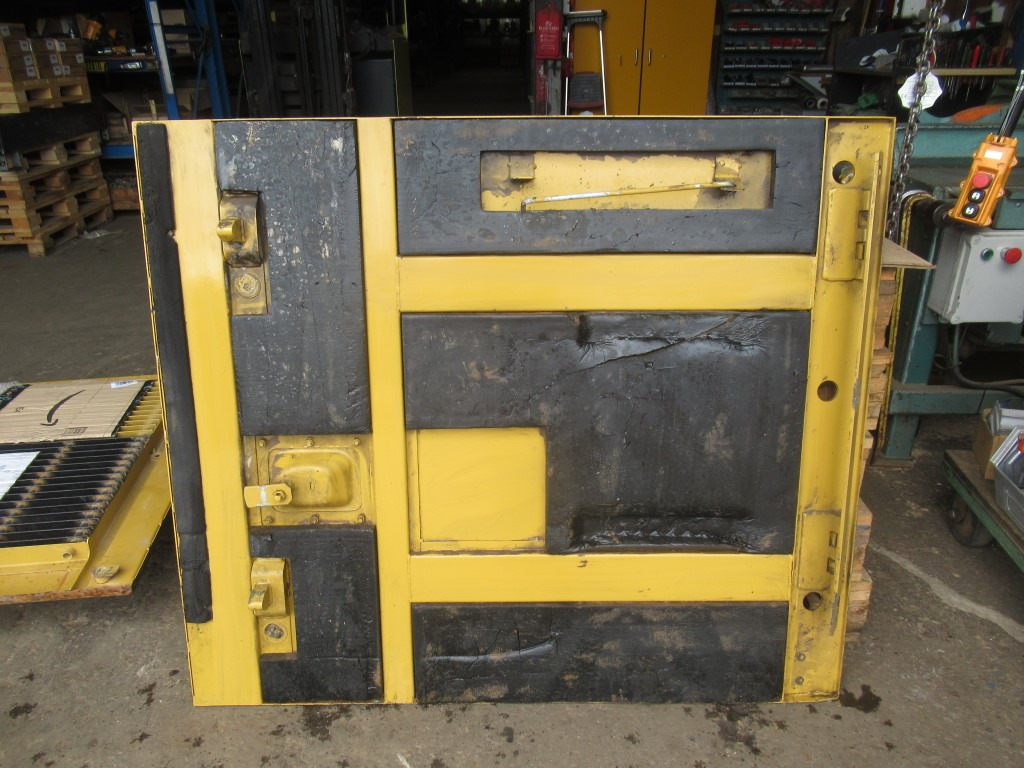 Caterpillar 374D - - Door and parts for Construction machinery: picture 2 Caterpillar 374D - - Door and parts for Construction machinery: picture 2
