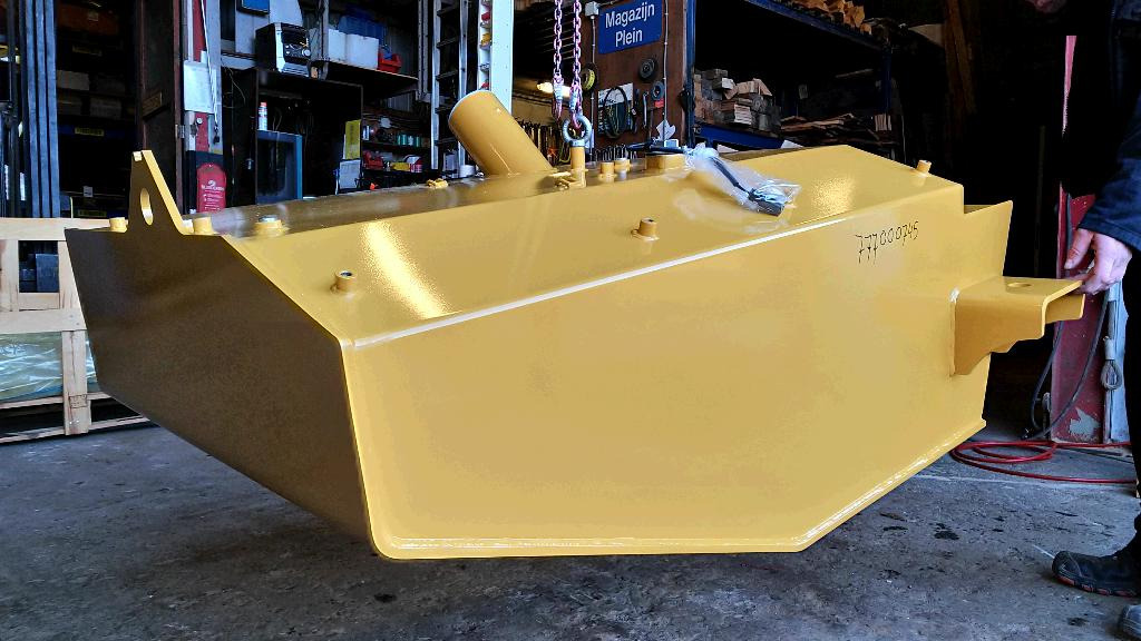 Caterpillar 4362430 - Fuel tank for Construction machinery: picture 4 Caterpillar 4362430 - Fuel tank for Construction machinery: picture 4