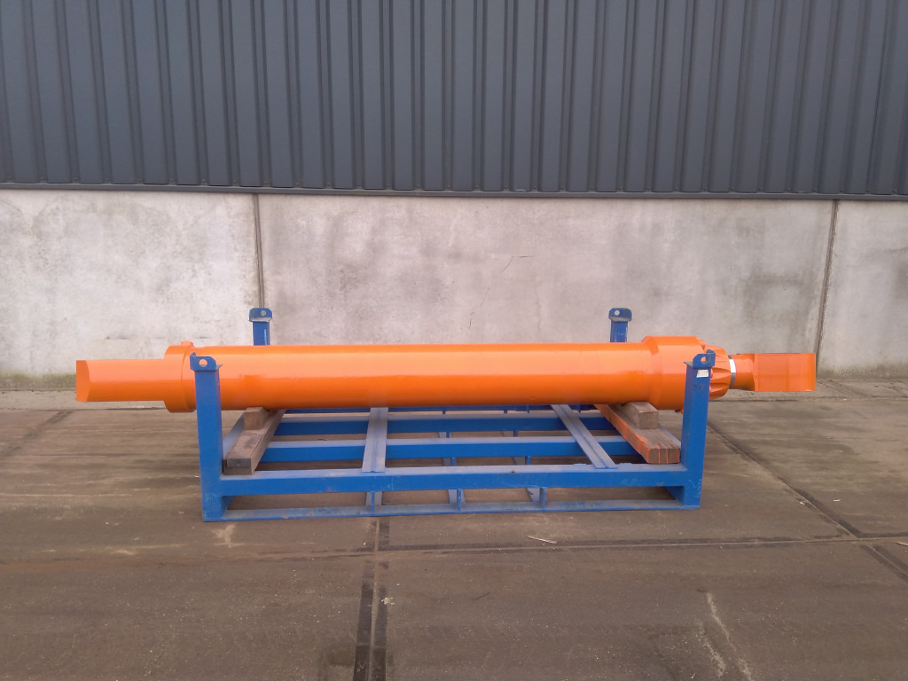 Hitachi 4438244 - Hydraulic cylinder for Construction machinery: picture 1 Hitachi 4438244 - Hydraulic cylinder for Construction machinery: picture 1