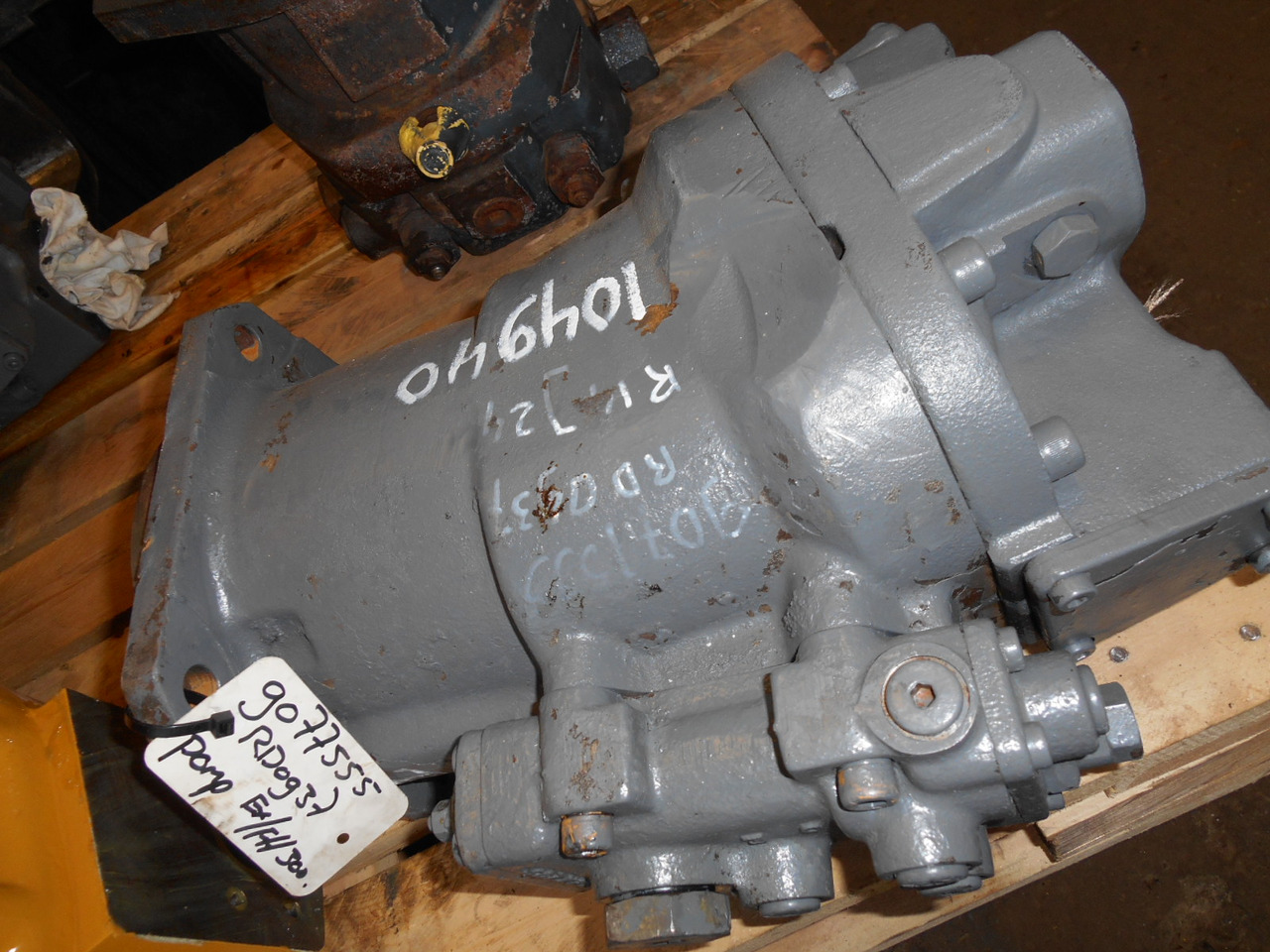 Hitachi 9077555 - - Hydraulic pump for Construction machinery: picture 1 Hitachi 9077555 - - Hydraulic pump for Construction machinery: picture 1
