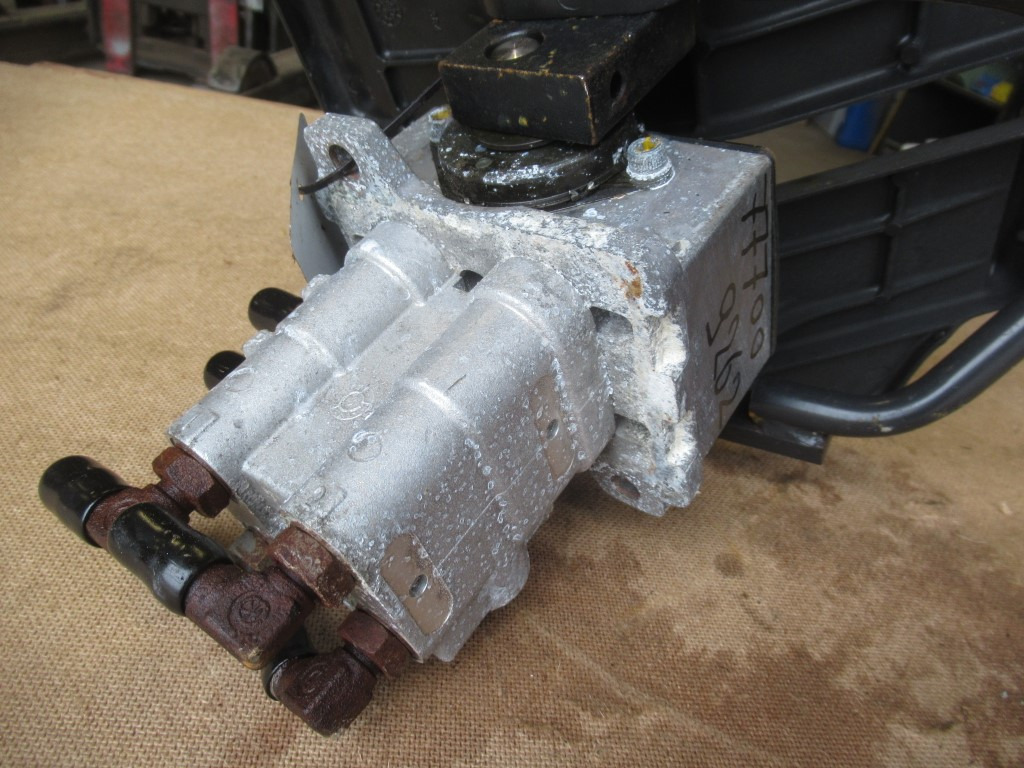 Hitachi HVP05S-040-101 - - Pedal for Construction machinery: picture 3 Hitachi HVP05S-040-101 - - Pedal for Construction machinery: picture 3