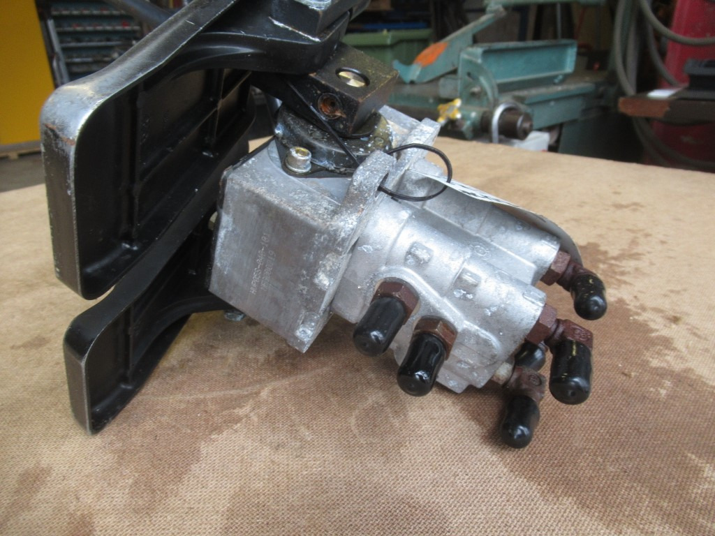 Hitachi HVP05S-040-101 - - Pedal for Construction machinery: picture 4 Hitachi HVP05S-040-101 - - Pedal for Construction machinery: picture 4