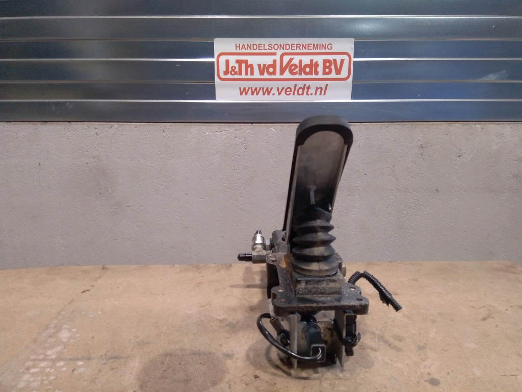 Hitachi ZX140W-3 - - Pedal for Construction machinery: picture 4 Hitachi ZX140W-3 - - Pedal for Construction machinery: picture 4