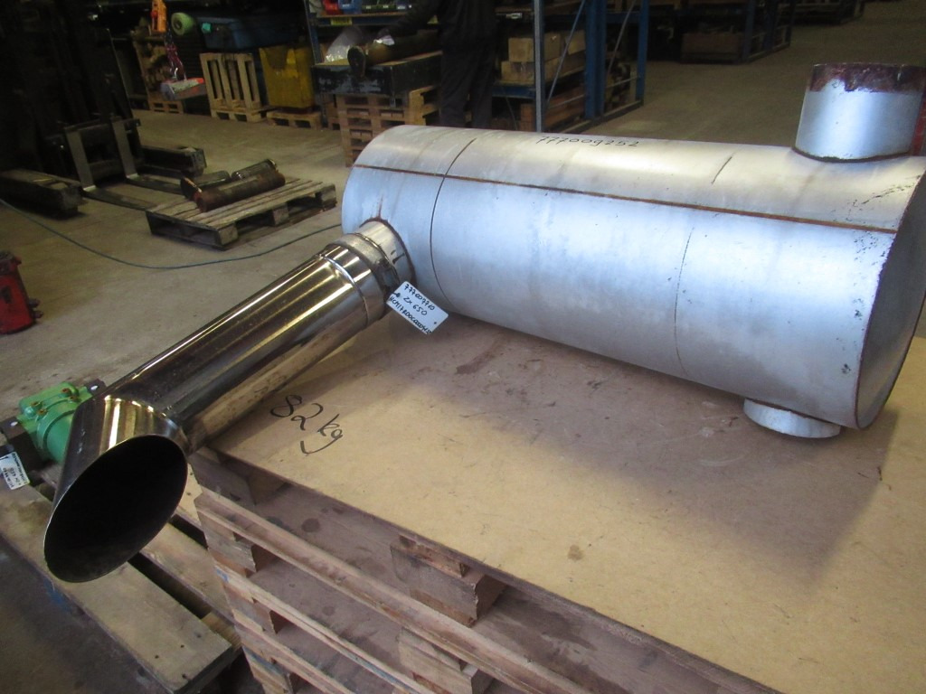 Hitachi ZX650LCH - - Muffler for Construction machinery: picture 1 Hitachi ZX650LCH - - Muffler for Construction machinery: picture 1