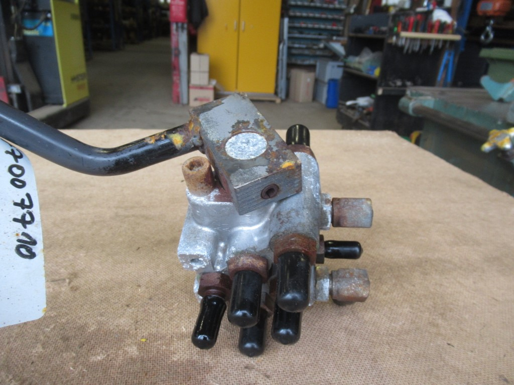Hitachi ZX650LCH - - Pedal for Construction machinery: picture 2 Hitachi ZX650LCH - - Pedal for Construction machinery: picture 2