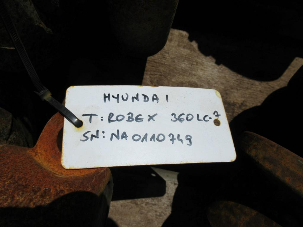 Hyundai 81E7-00521 - Track roller for Construction machinery: picture 5 Hyundai 81E7-00521 - Track roller for Construction machinery: picture 5