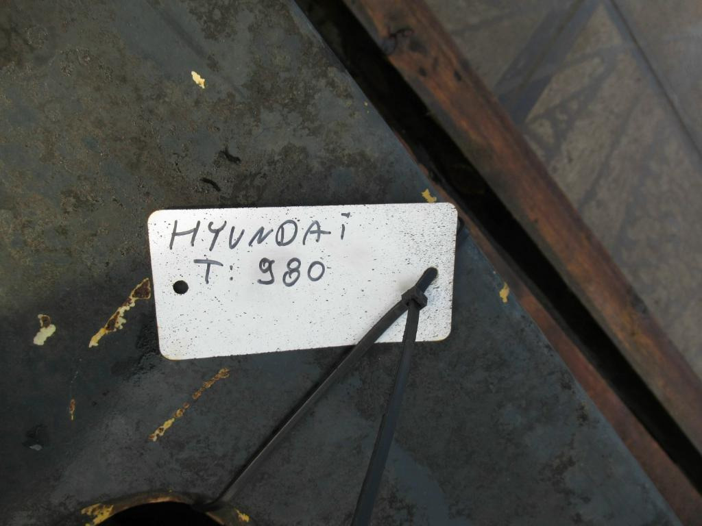 Hyundai 980 - - Bumper for Wheel loader: picture 4 Hyundai 980 - - Bumper for Wheel loader: picture 4