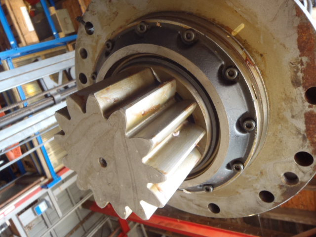 Kobelco YN32N00004F1 - LP32W00001F1 - Swing motor for Construction machinery: picture 4 Kobelco YN32N00004F1 - LP32W00001F1 - Swing motor for Construction machinery: picture 4