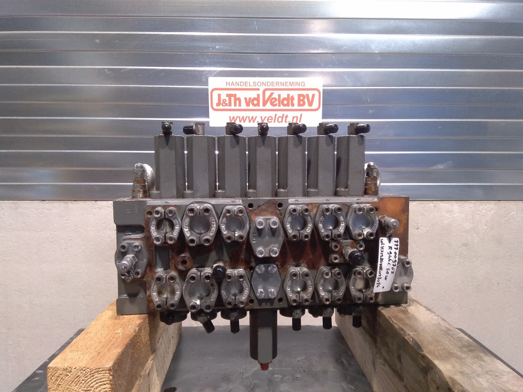 Liebherr 10476463 - Hydraulic valve for Construction machinery: picture 1 Liebherr 10476463 - Hydraulic valve for Construction machinery: picture 1