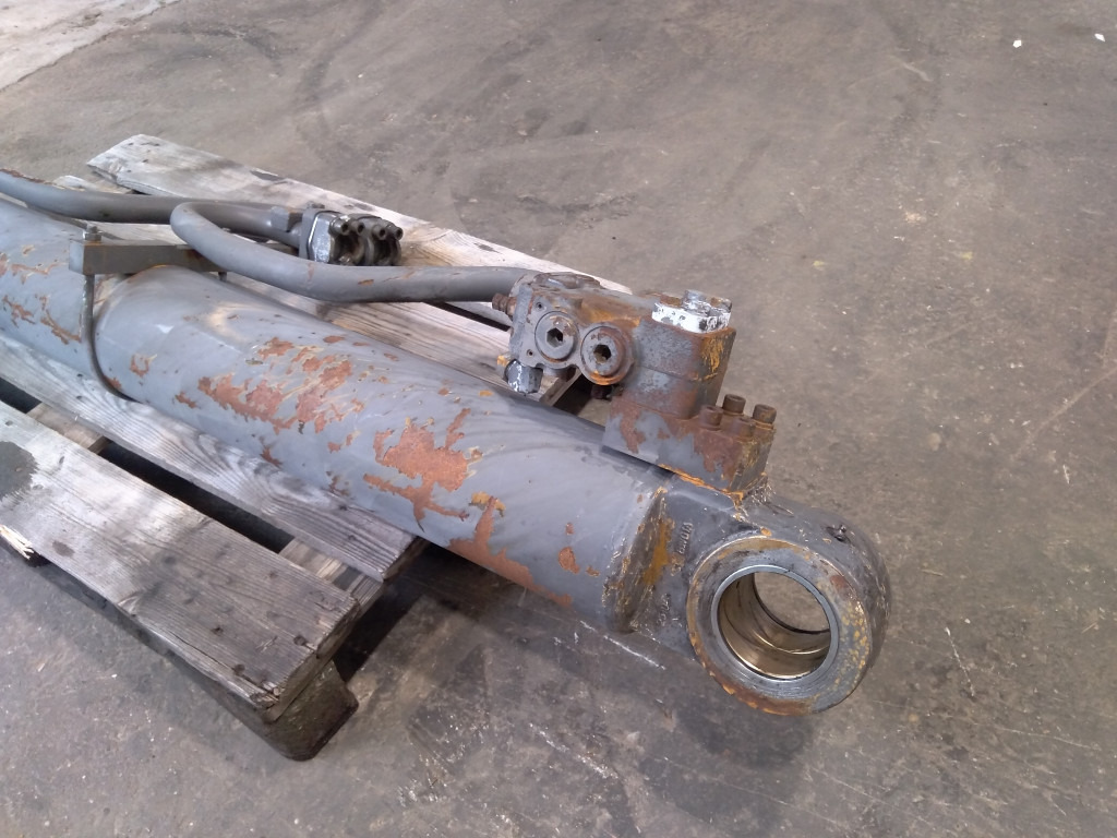 Volvo SA114604990 - SA114607440 - Hydraulic cylinder for Construction machinery: picture 4 Volvo SA114604990 - SA114607440 - Hydraulic cylinder for Construction machinery: picture 4