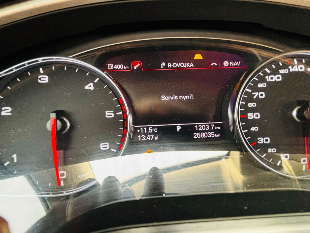Sedan Audi A8 4.2 TDI quattro: picture 9