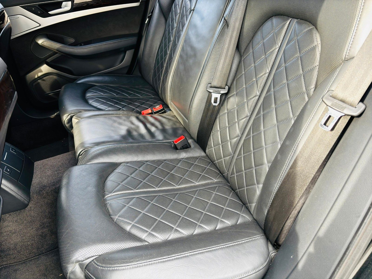 Sedan Audi A8 4.2 TDI quattro: picture 11