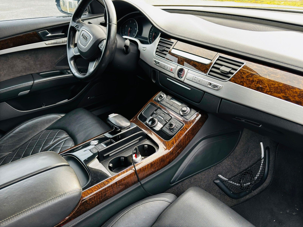Sedan Audi A8 4.2 TDI quattro: picture 13