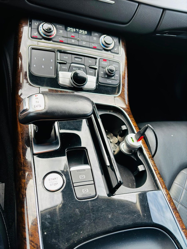 Sedan Audi A8 4.2 TDI quattro: picture 20