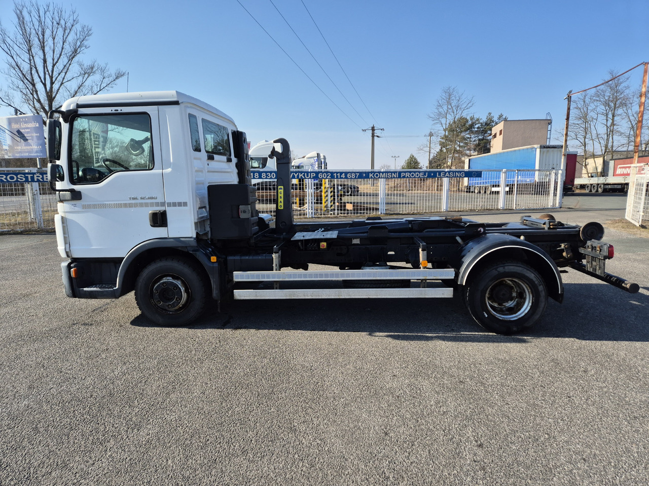 Hook lift truck for transportation of containers MAN TGL 12.180: picture 7