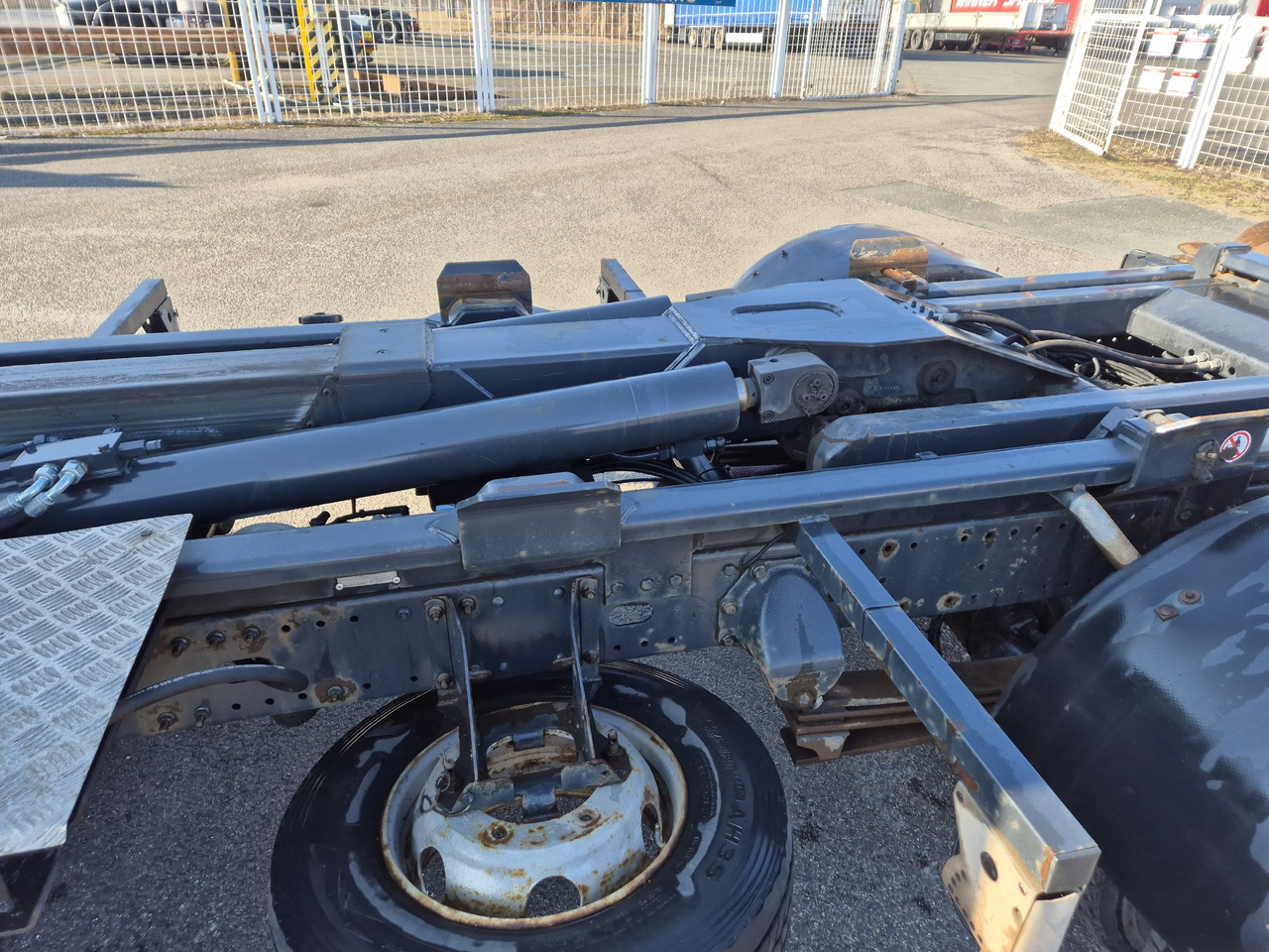 Hook lift truck for transportation of containers MAN TGL 12.180: picture 9