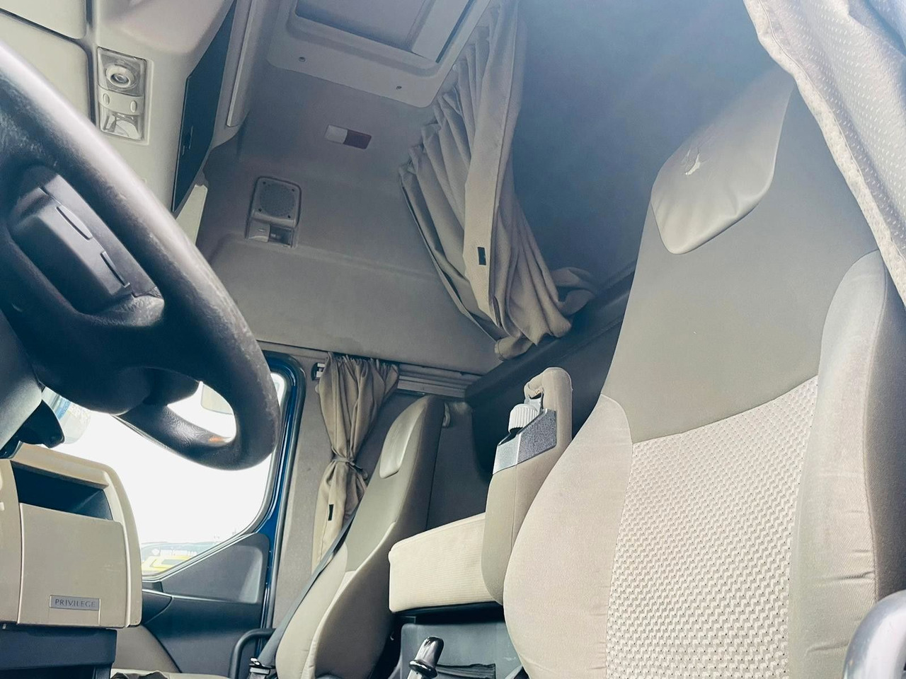 Curtainsider truck Renault Premium 460 P6X2 EEV: picture 13 Curtainsider truck Renault Premium 460 P6X2 EEV: picture 13