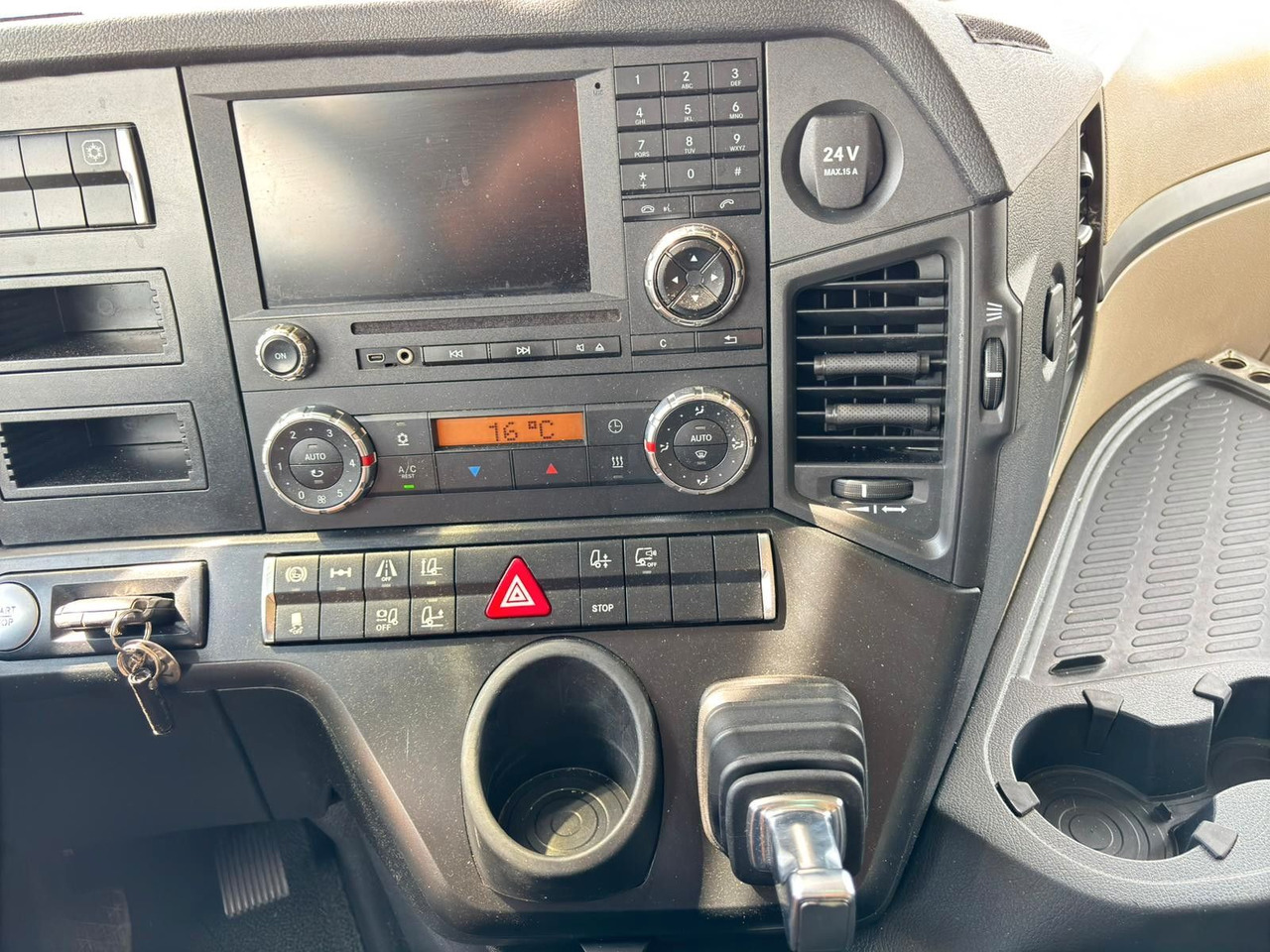 Tractor unit Mercedes-Benz Actros 1845: picture 9