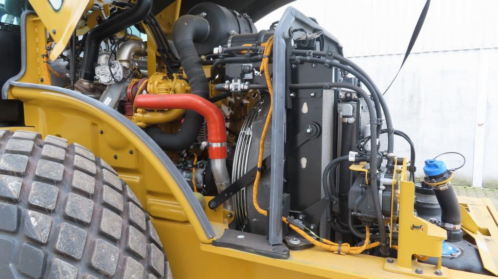 Compactor Caterpillar CS17: picture 9