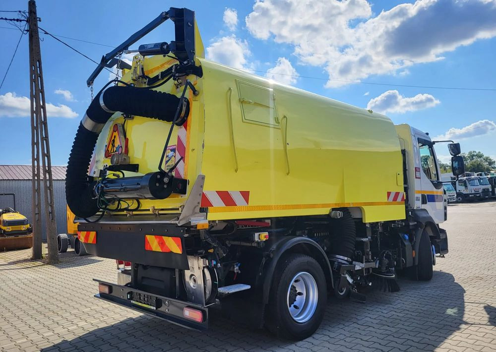 Renault D16 - Garbage truck: picture 3 Renault D16 - Garbage truck: picture 3