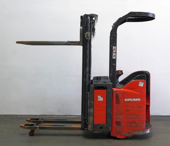 Linde D 12 SP 133 - Stacker: picture 4 Linde D 12 SP 133 - Stacker: picture 4