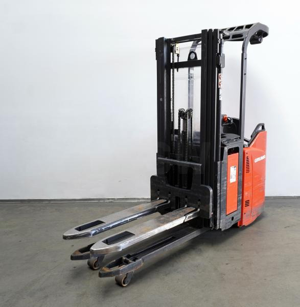 Linde D 12 SP 133 - Stacker: picture 2 Linde D 12 SP 133 - Stacker: picture 2