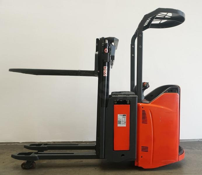Linde D 14 SP 133 - Stacker: picture 4 Linde D 14 SP 133 - Stacker: picture 4