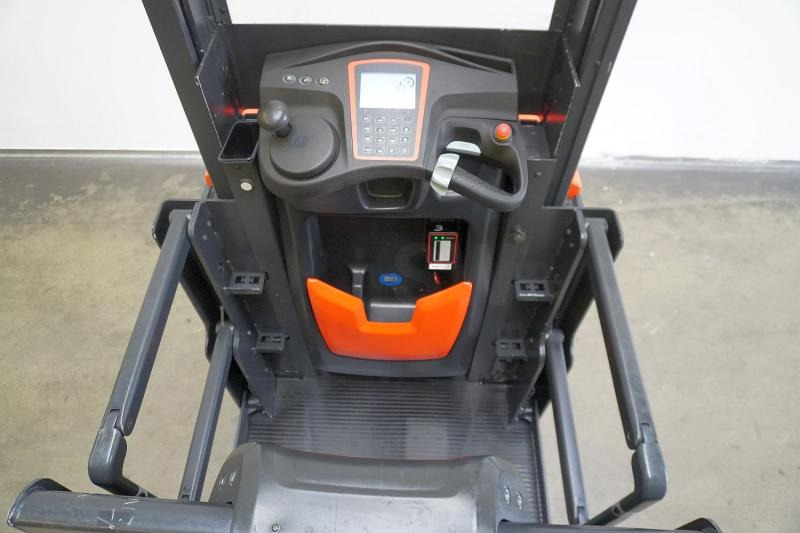 Linde V 10-02 5212-02 - Order picker: picture 3 Linde V 10-02 5212-02 - Order picker: picture 3